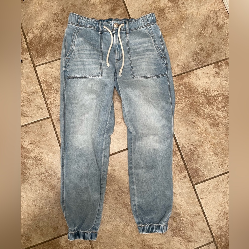 AE Joggers Size 6